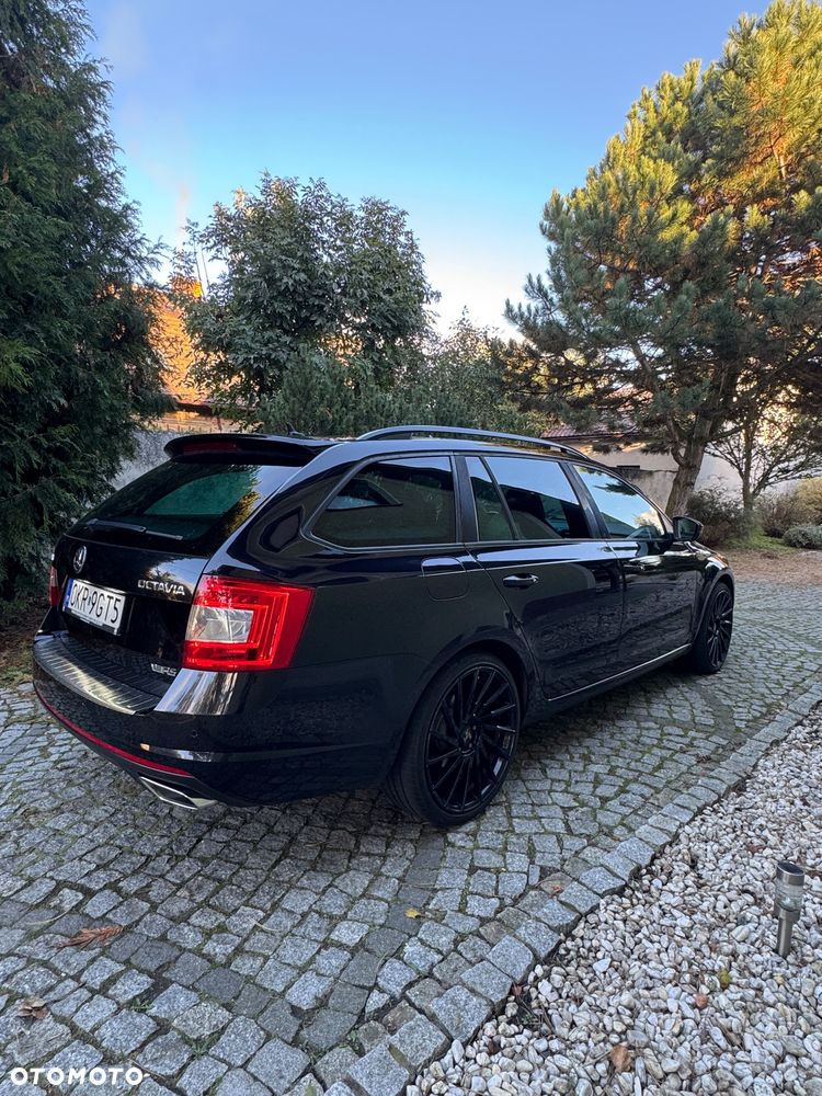 Skoda Octavia 2.0 TDI DSG RS - 17