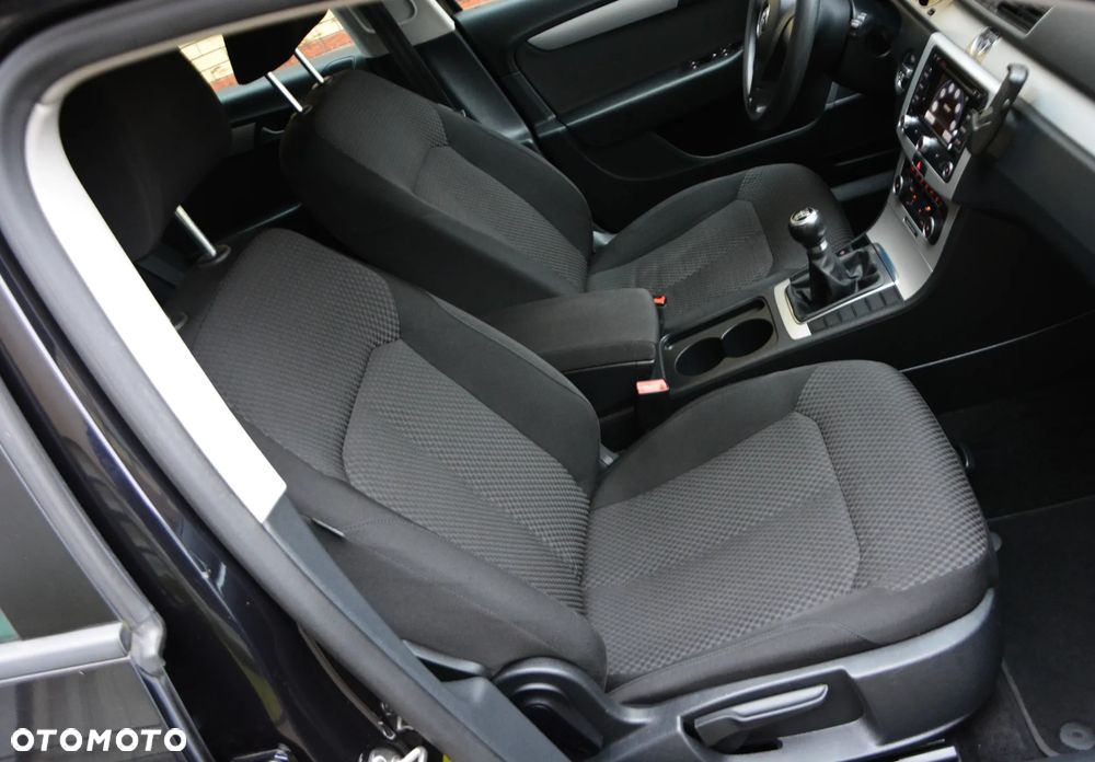 Volkswagen Passat - 28