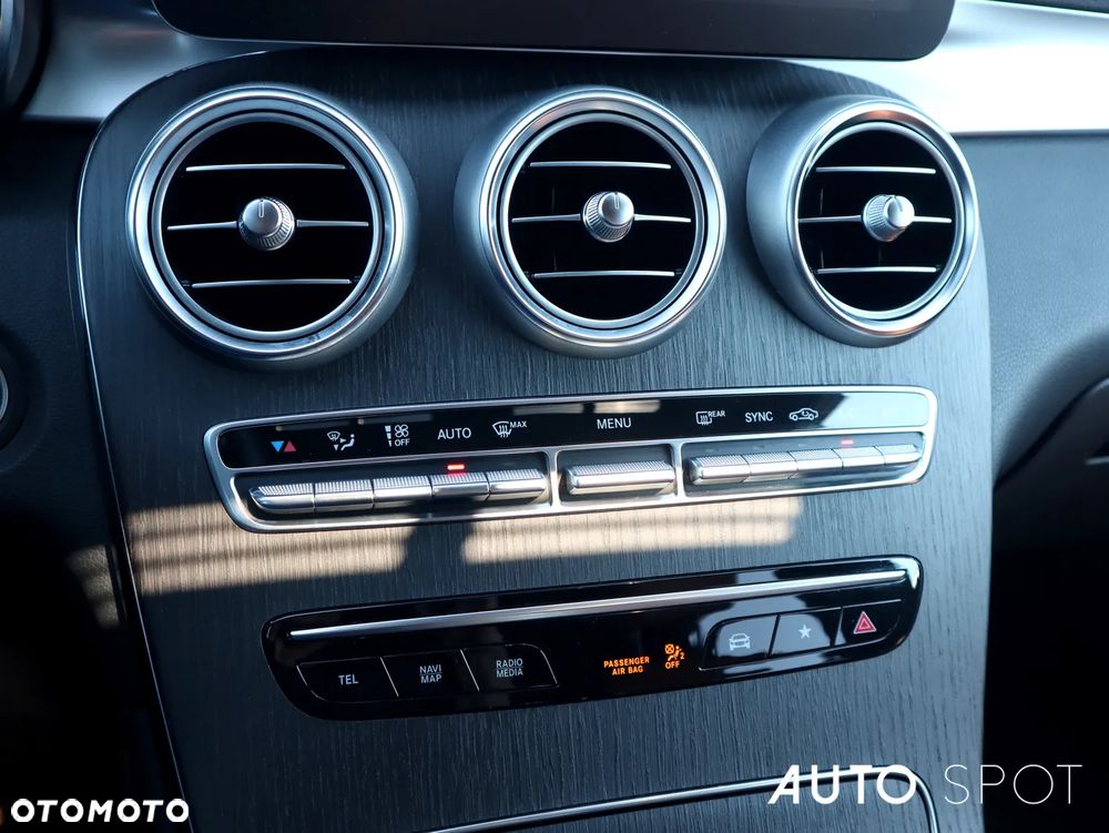 Mercedes-Benz GLC 300 d 4Matic 9G-TRONIC AMG Line - 36