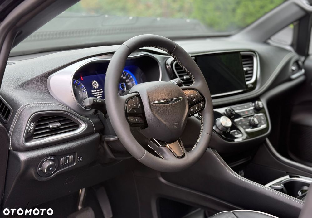 Chrysler Pacifica - 17