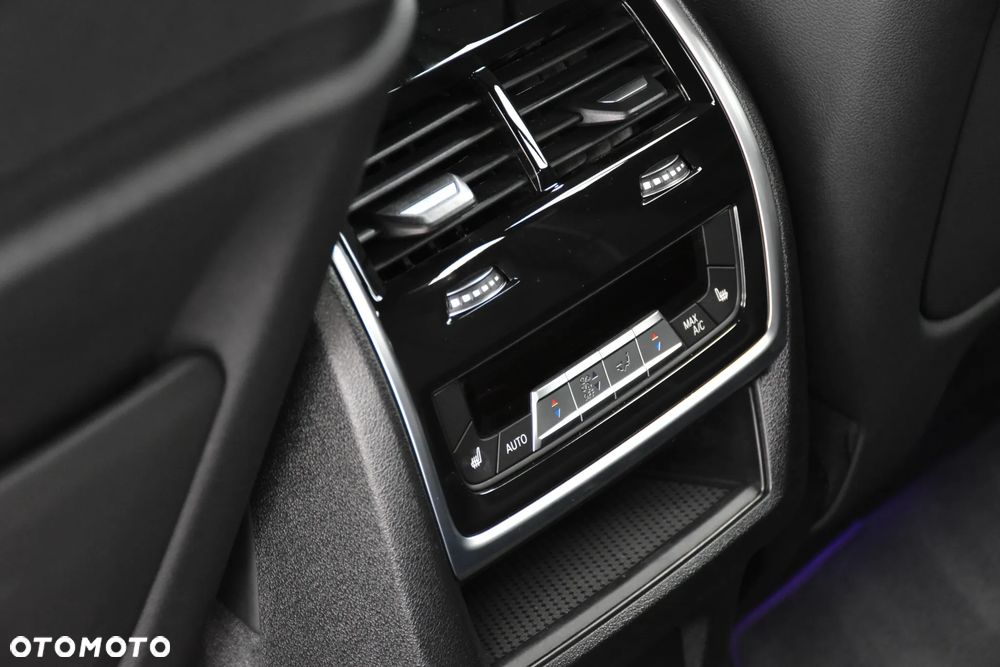 BMW X6 M60i mHEV sport - 29