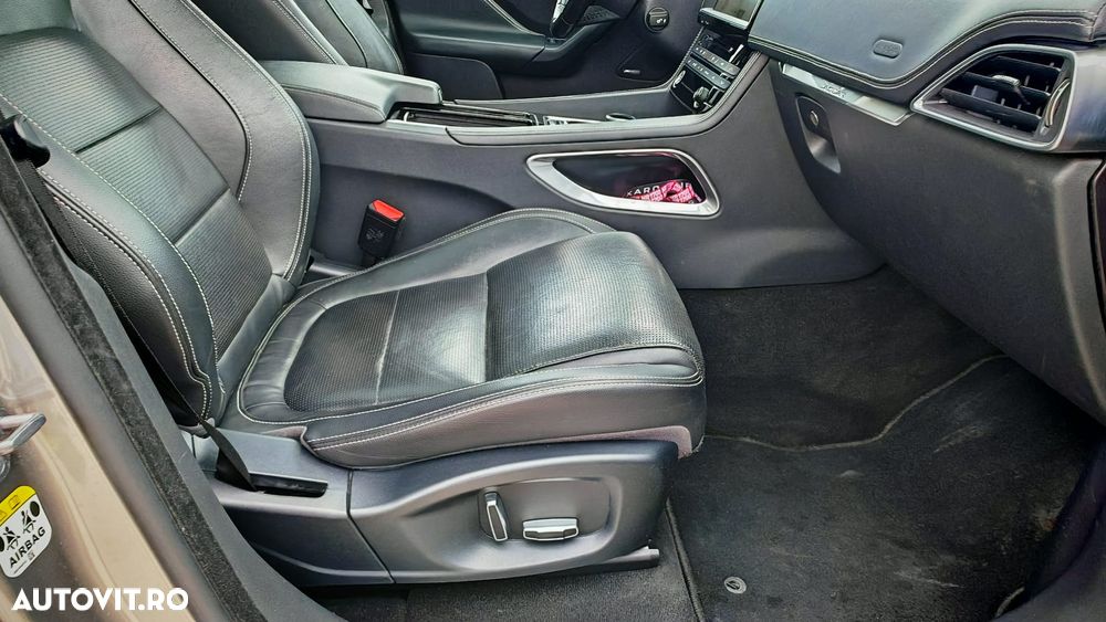 Jaguar F-Pace 30d AWD R-Sport - 11