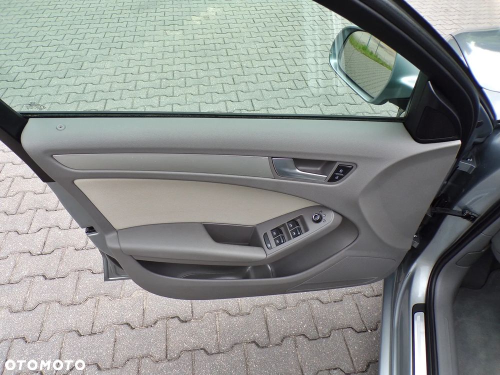 Audi A4 Avant 2.0 TDI DPF Ambiente - 16