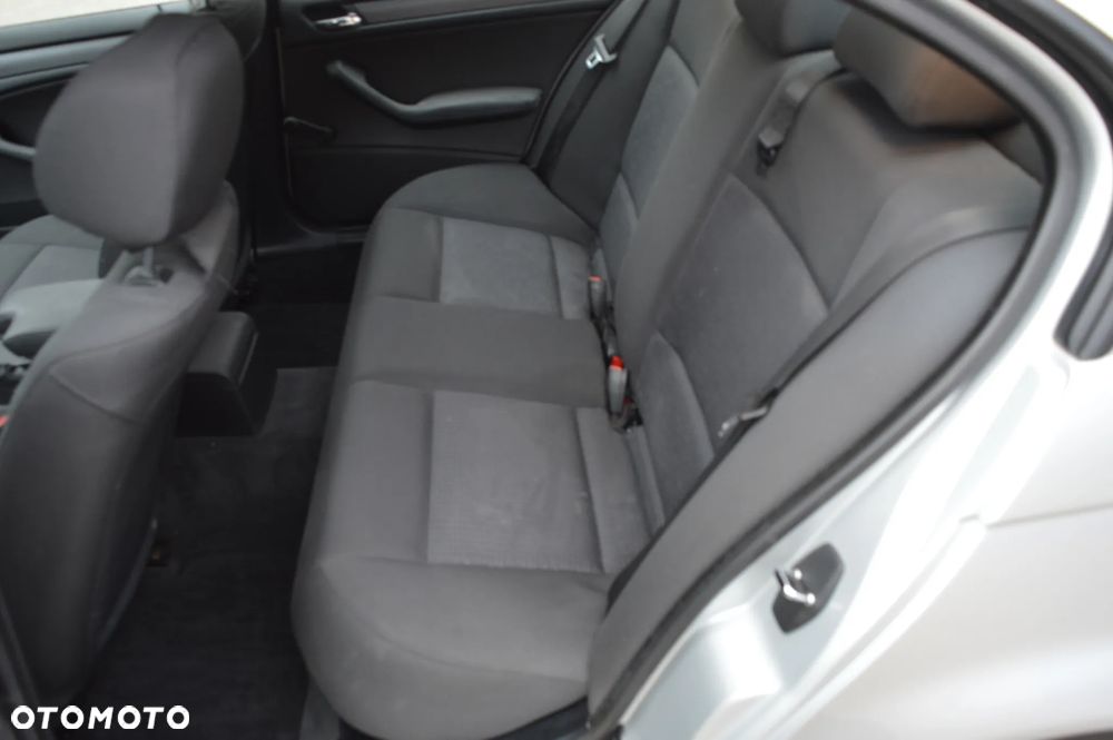 BMW Seria 3 318i - 12