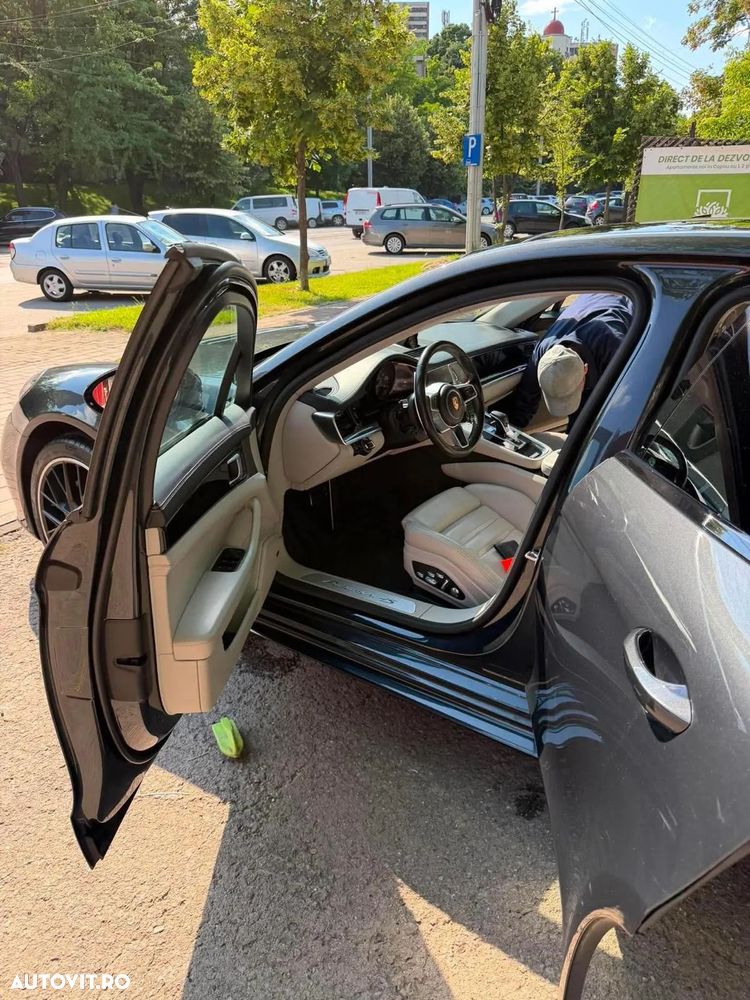Porsche Panamera 4S - 12