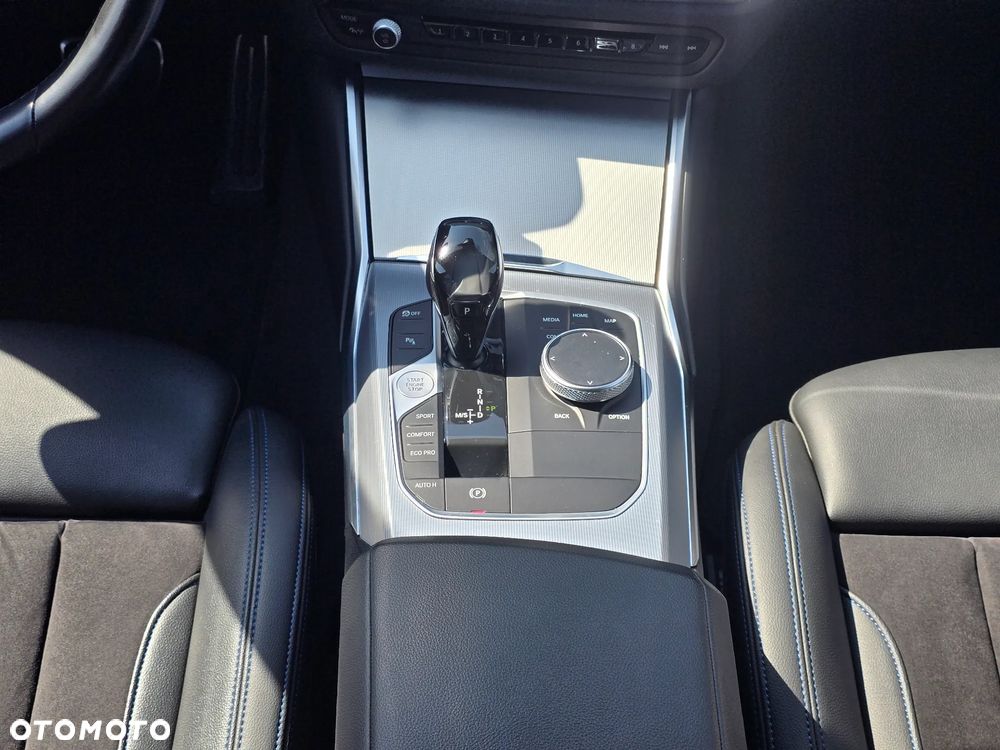 BMW Seria 3 318d M Sport - 16
