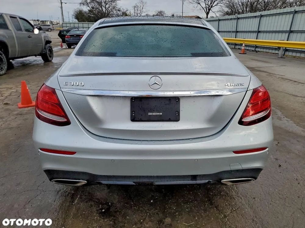 Mercedes-Benz Klasa E 300 9G-TRONIC AMG Line - 6