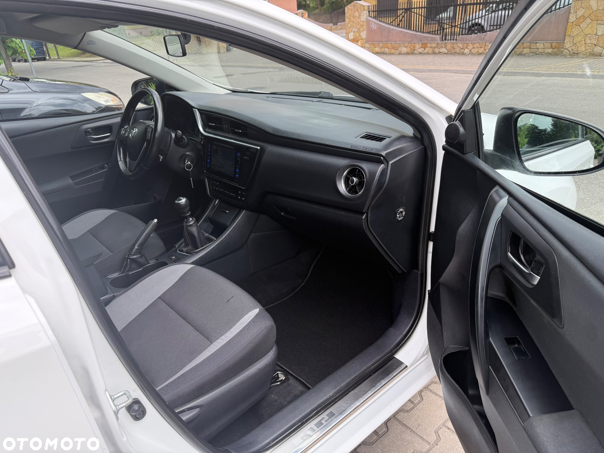Toyota Auris 1.4 D-4D Touring Sports Edition - 10
