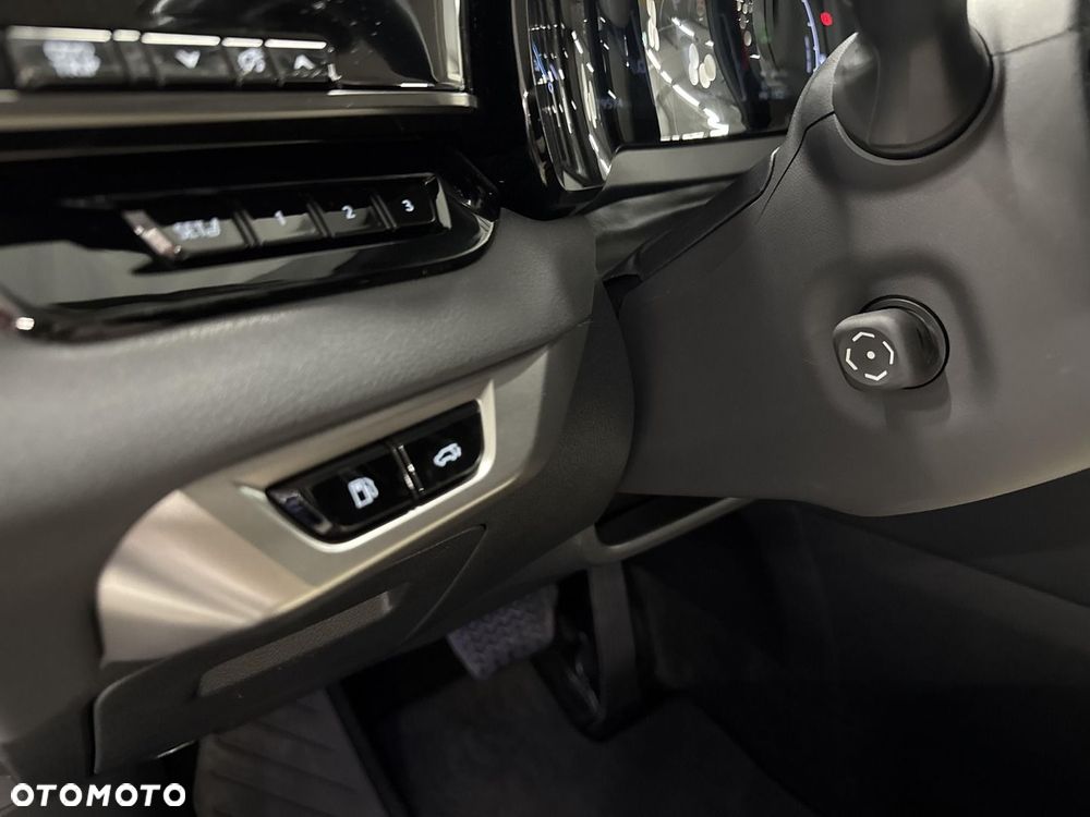 Lexus RX 450h+ Omotenashi - 18