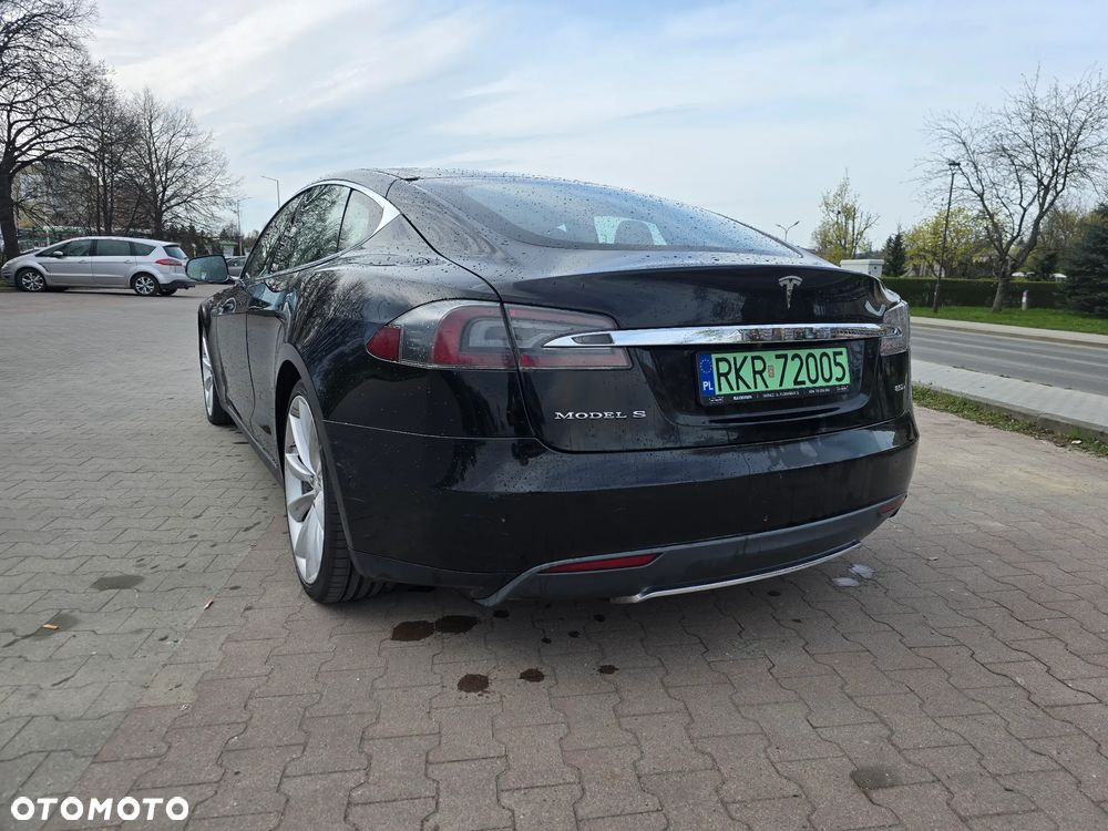 Tesla Model S - 8