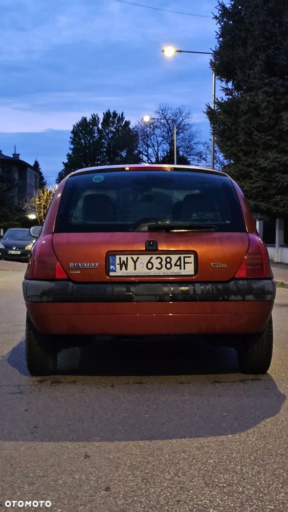 Renault Clio 1.4i RN - 7