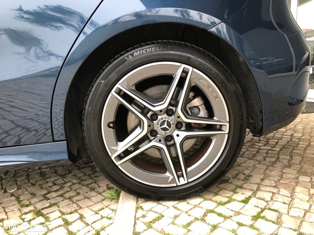 Mercedes-Benz A 250 e AMG Line - 13