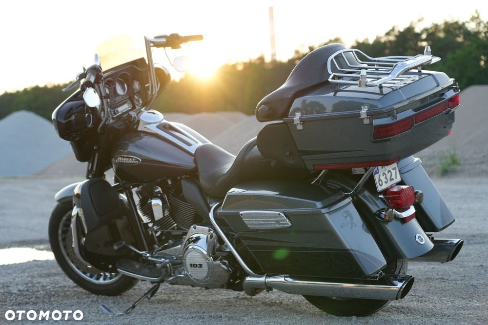 Harley-Davidson Touring Street Glide - 12