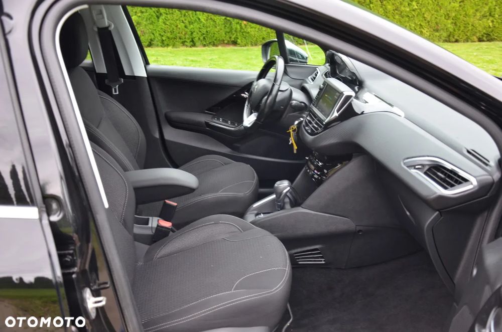 Peugeot 208 PureTech 110 Stop & Start EAT6 Allure - 11