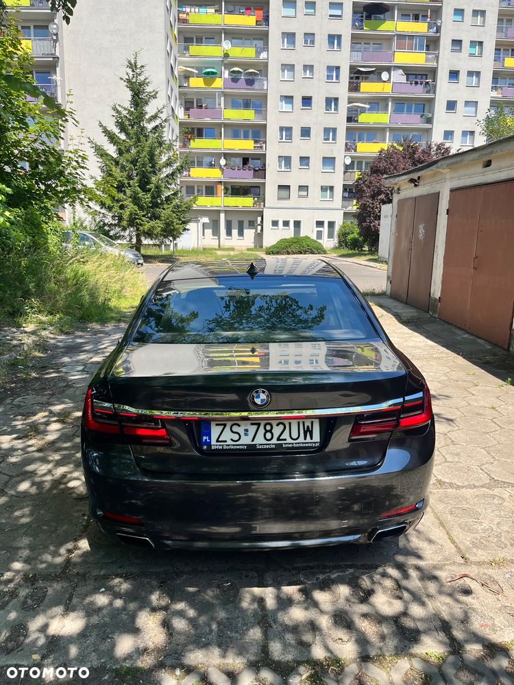 BMW Seria 7 750i - 6