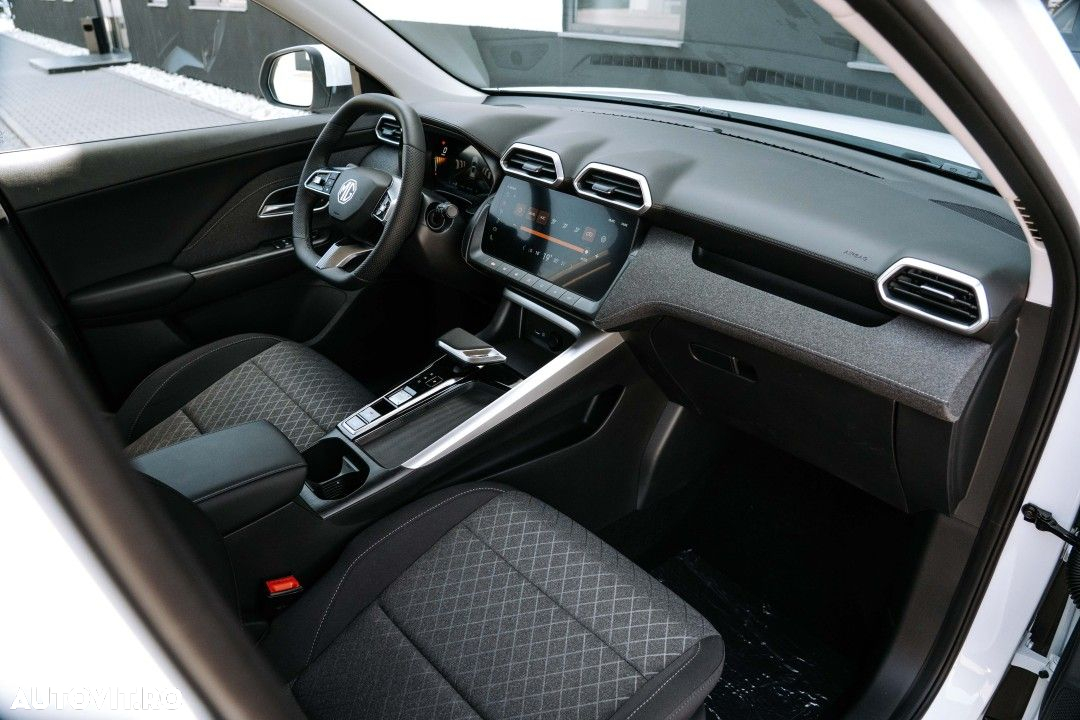 MG ZS HEV - 12