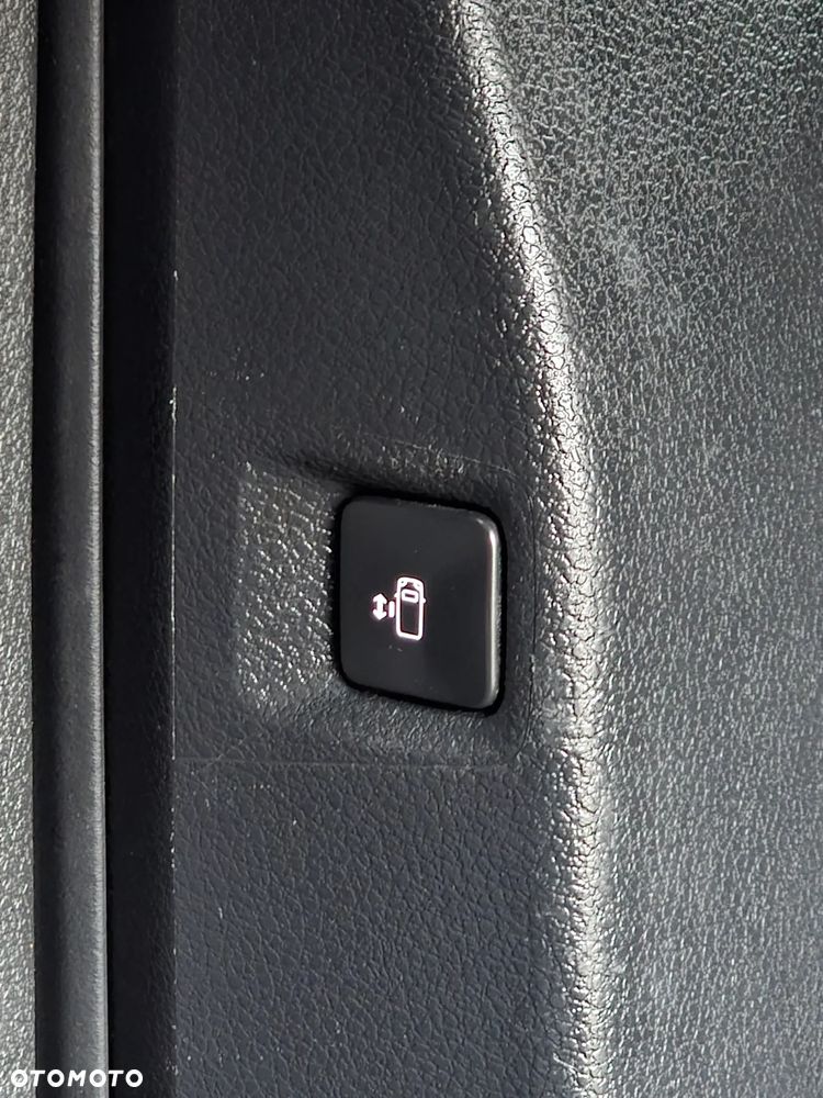 Peugeot Traveller L2 2.0 Allure - 24