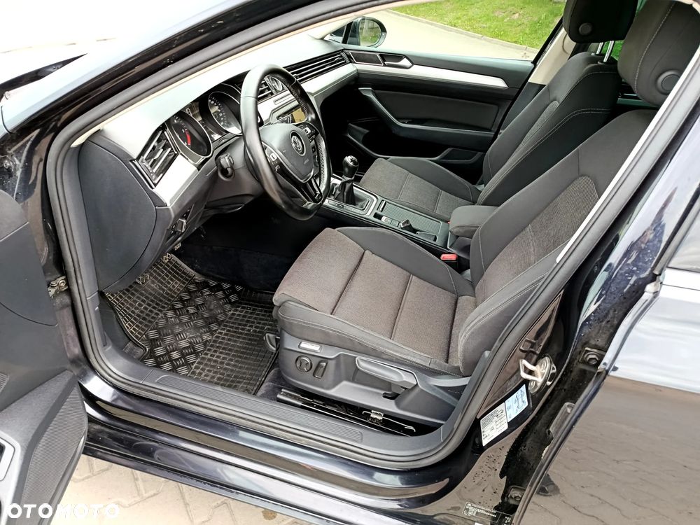 Volkswagen Passat - 8