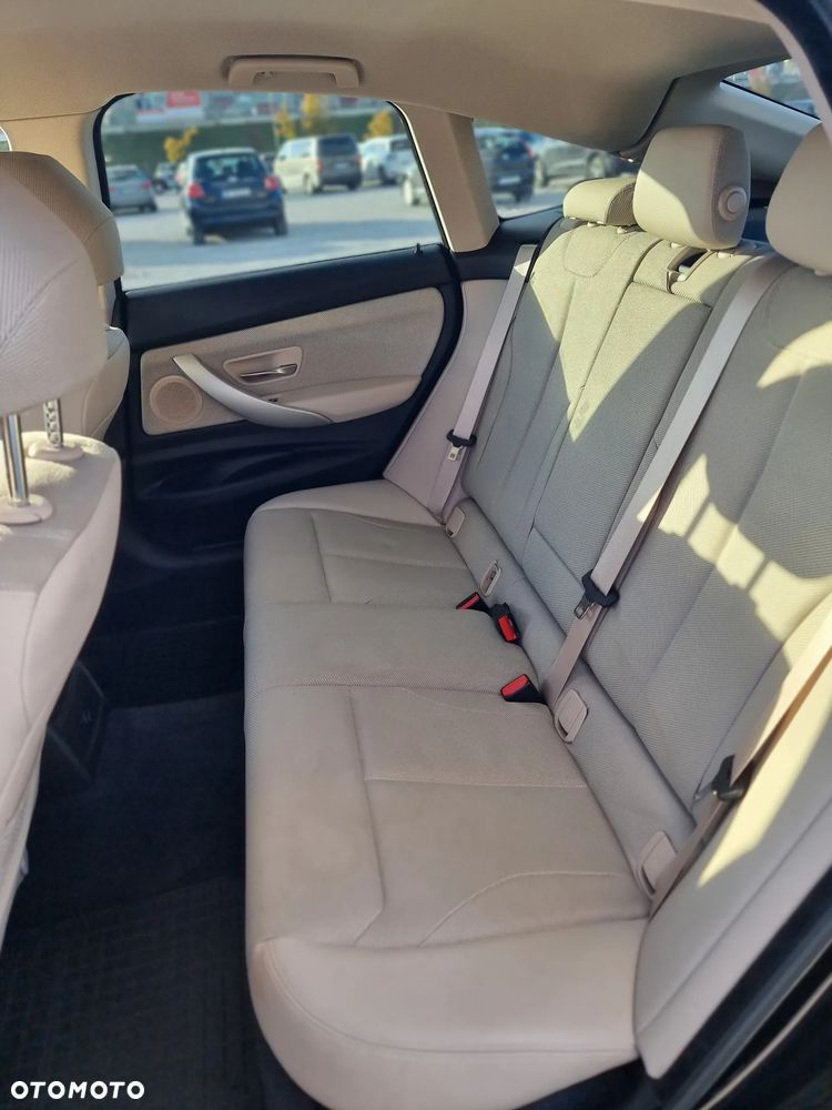 BMW Seria 3 320i - 11