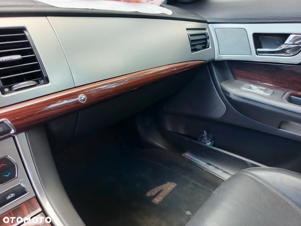 Jaguar XF 2.2 - 13
