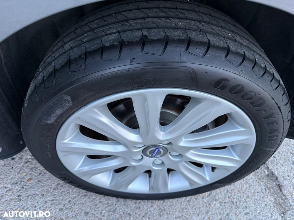 Volvo V40 D2 R Design - 14