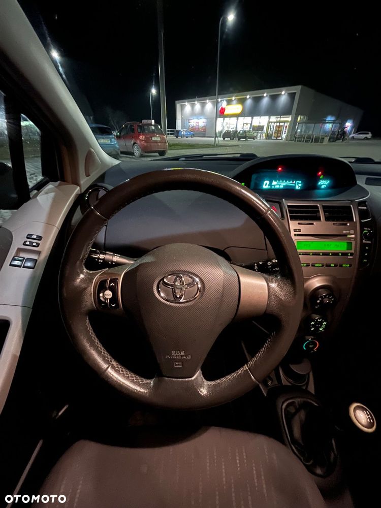 Toyota Yaris - 11