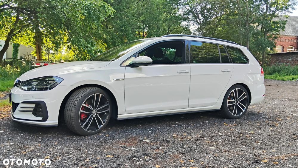Volkswagen Golf - 2