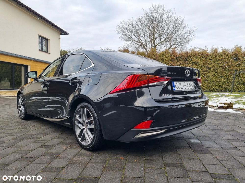 Lexus IS Business Edition - 4