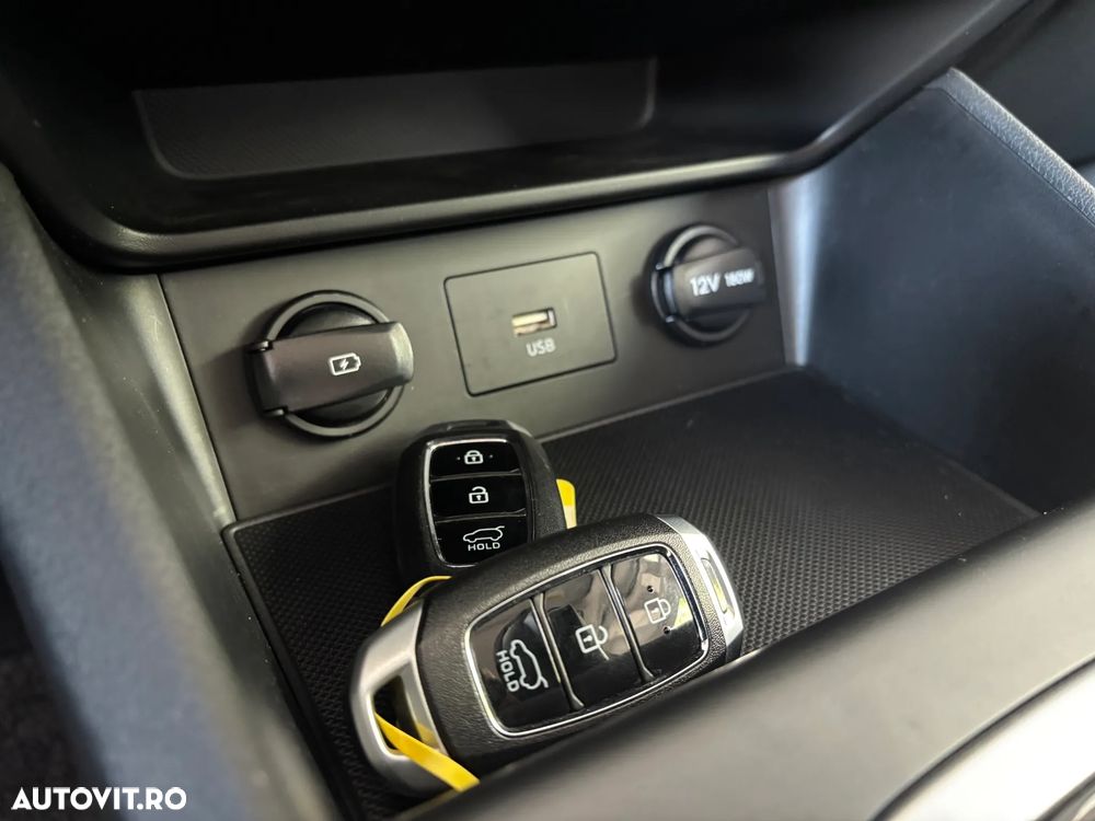Hyundai KONA - 28
