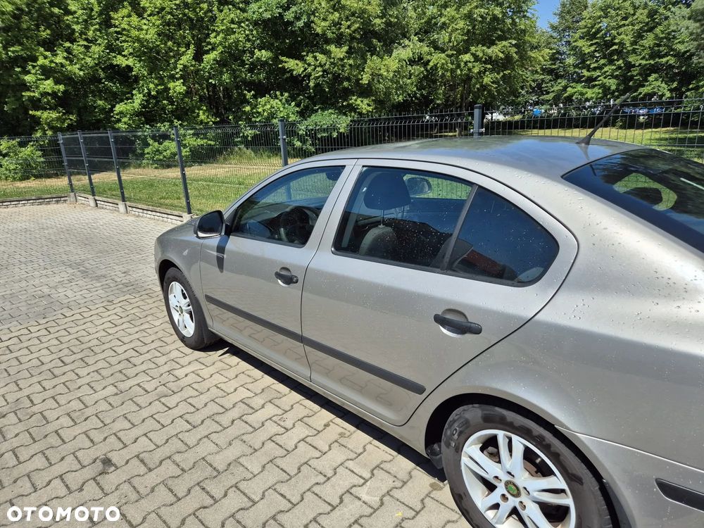 Skoda Octavia 1.6 Tour - 12