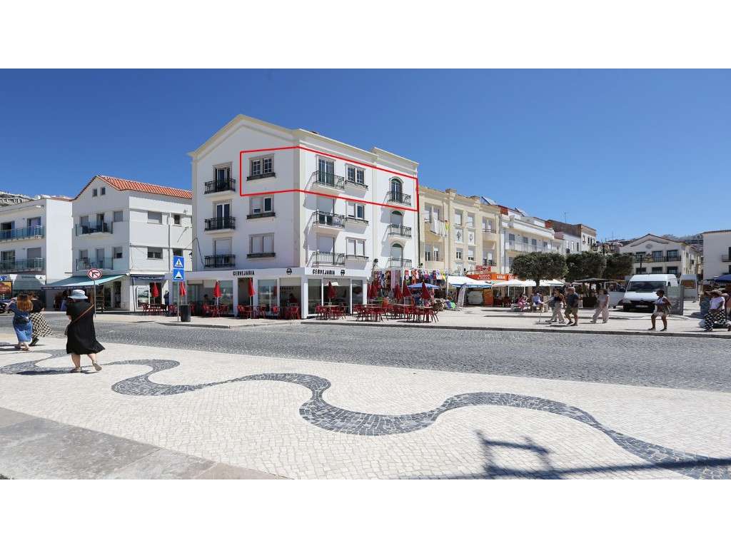 Apartamento T1 + Sotão em Primeira Linha de Mar na Nazré - Grande imagem: 2/24