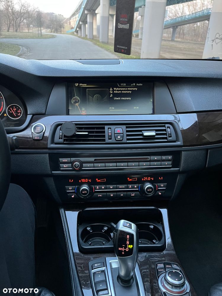 BMW Seria 5 528i xDrive - 11