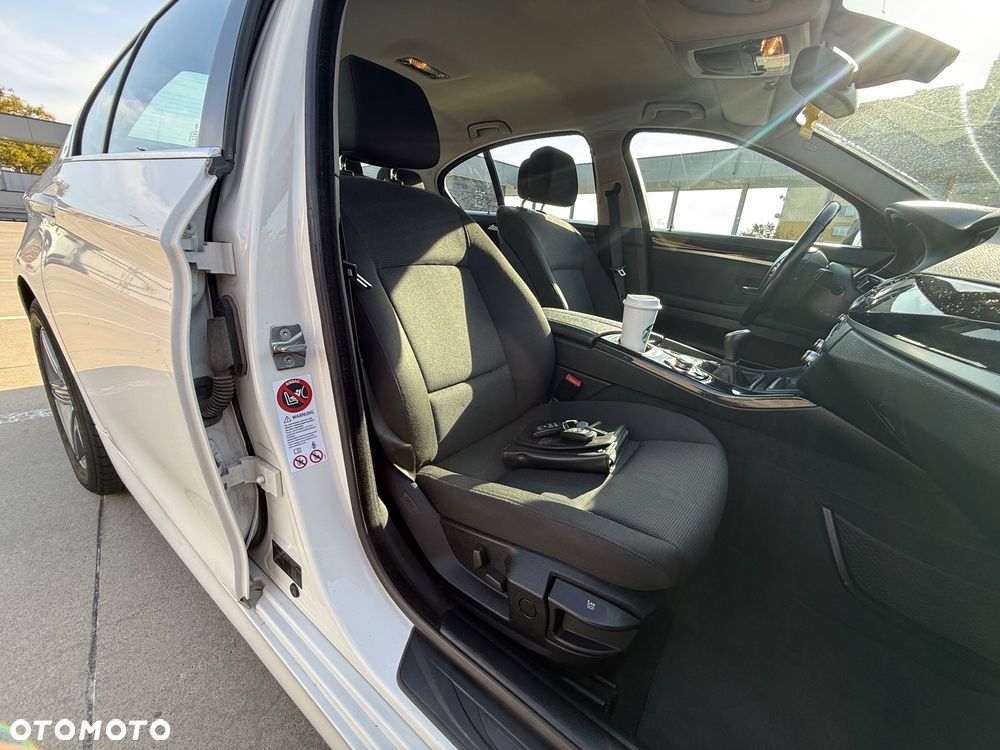 BMW Seria 5 523i - 21