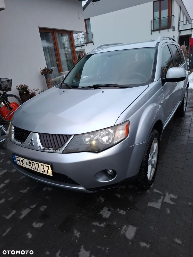 Mitsubishi Outlander - 2