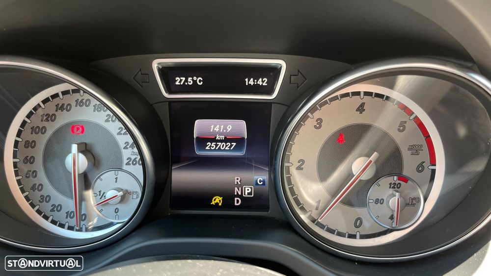 Mercedes-Benz GLA 200 (CDI) d 4Matic 7G-DCT Urban - 12