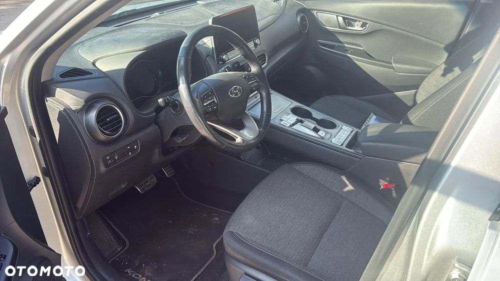 Hyundai Kona - 24