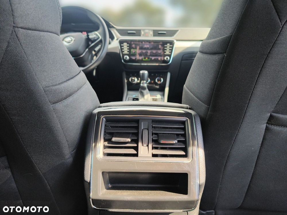 Skoda Superb 2.0 TDI SCR Ambition DSG - 20