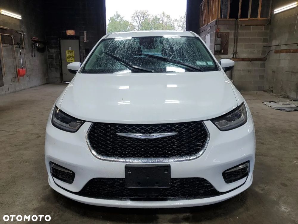 Chrysler Pacifica - 5