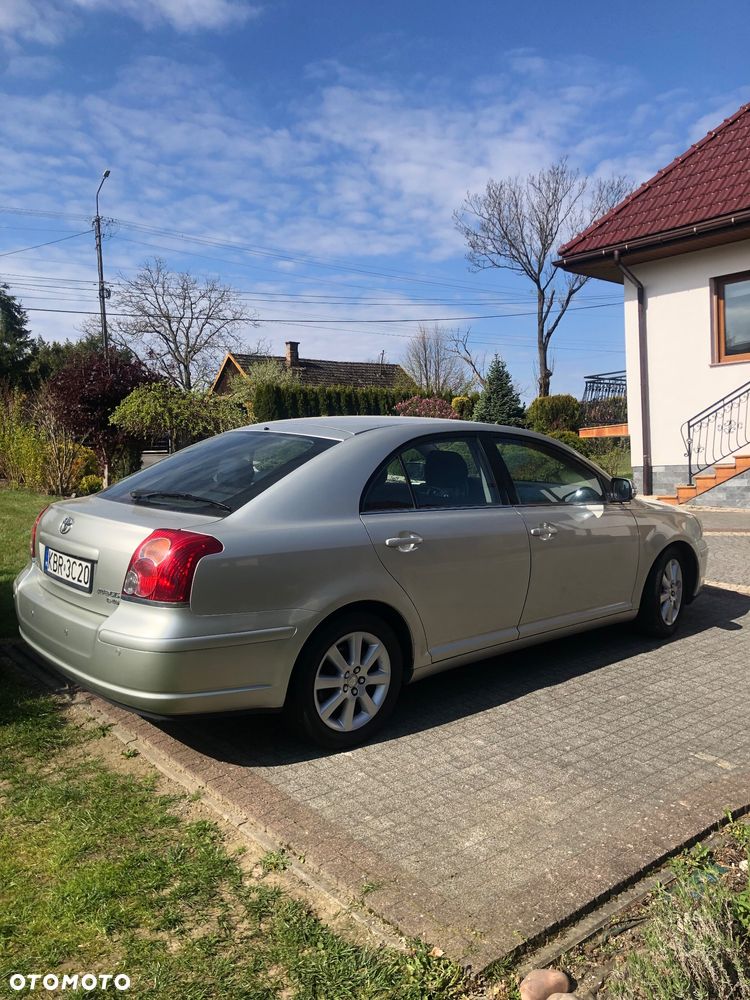 Toyota Avensis 2.0 D-4D - 1
