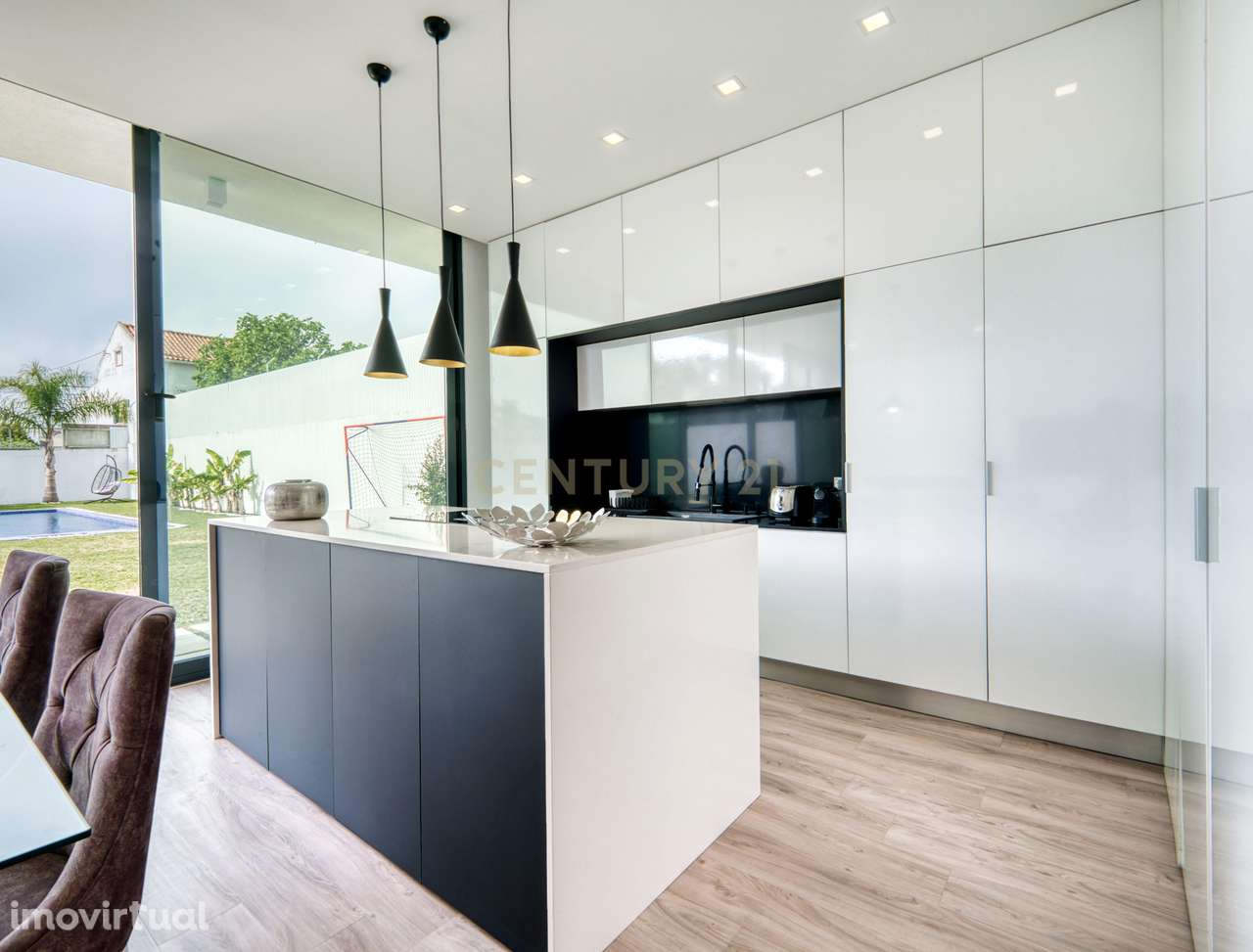 Moradia Térrea com Piscina aquecida e excelente jardim. Localizada em - Grande imagem: 5/49