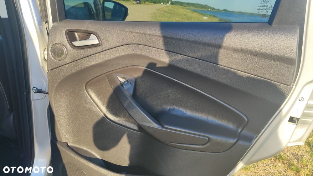 Ford Kuga 2.0 TDCi FWD Titanium Plus - 29