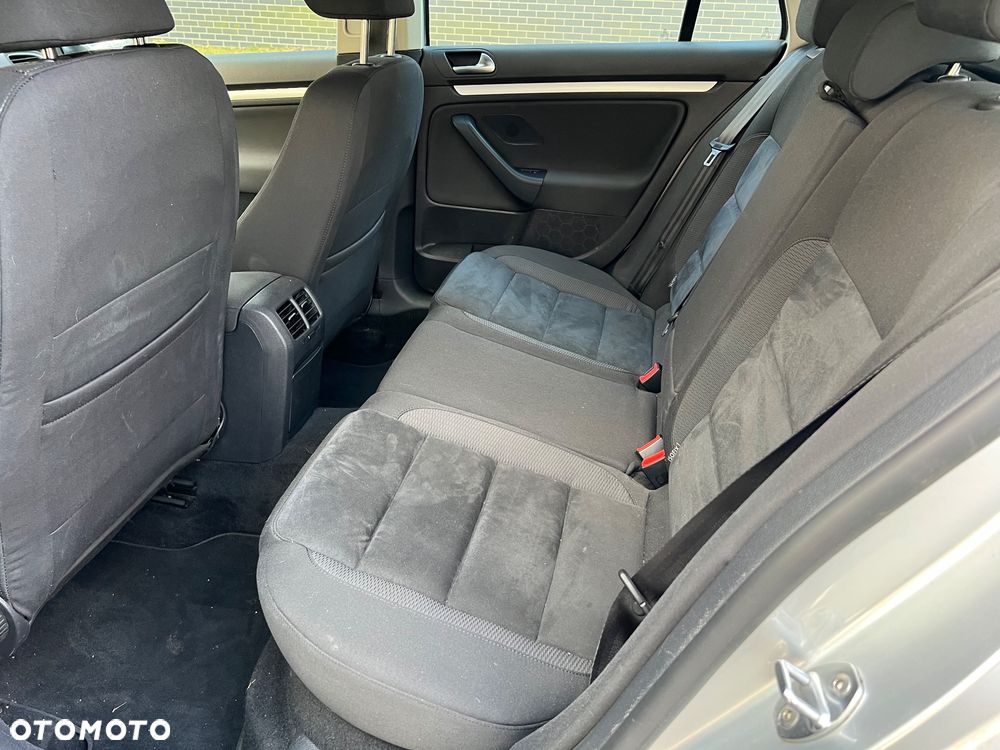 Volkswagen Golf 1.6 TDI DPF Highline - 27