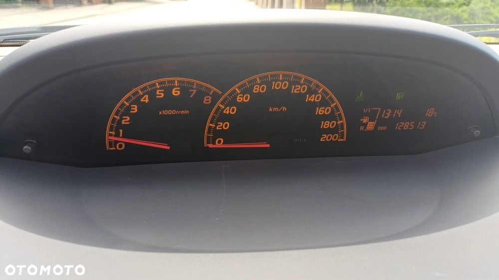 Toyota Yaris 1.33 Premium - 9