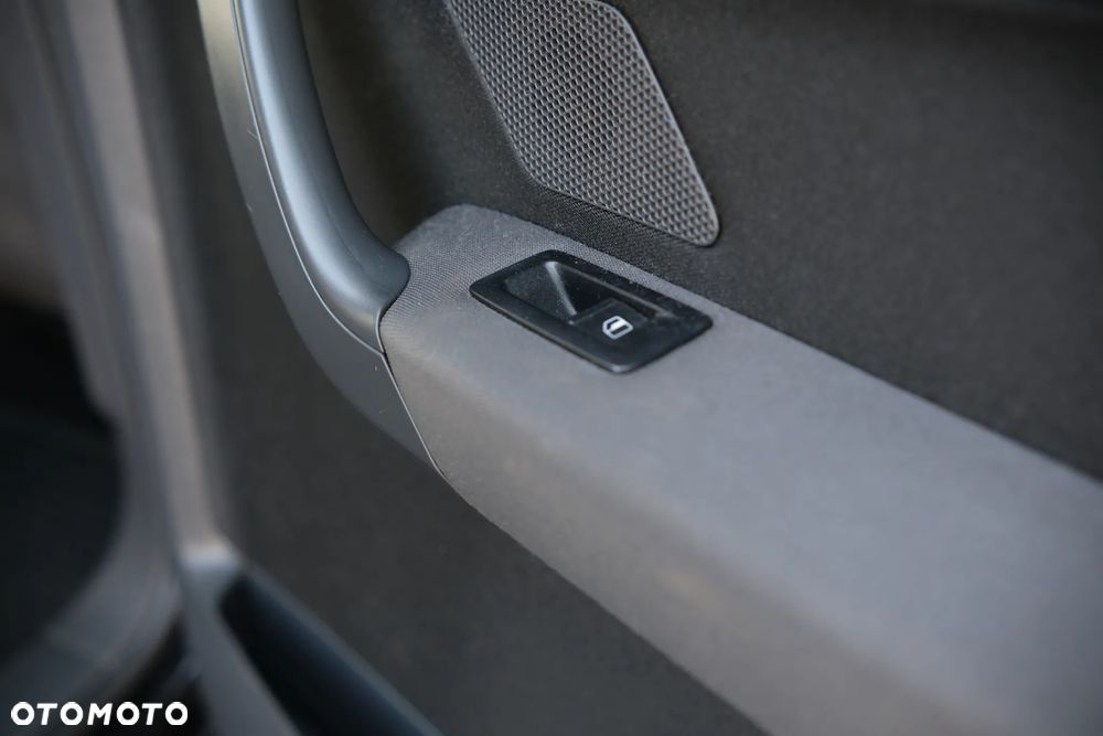 Volkswagen Touran 2.0 TDI DPF Highline - 24