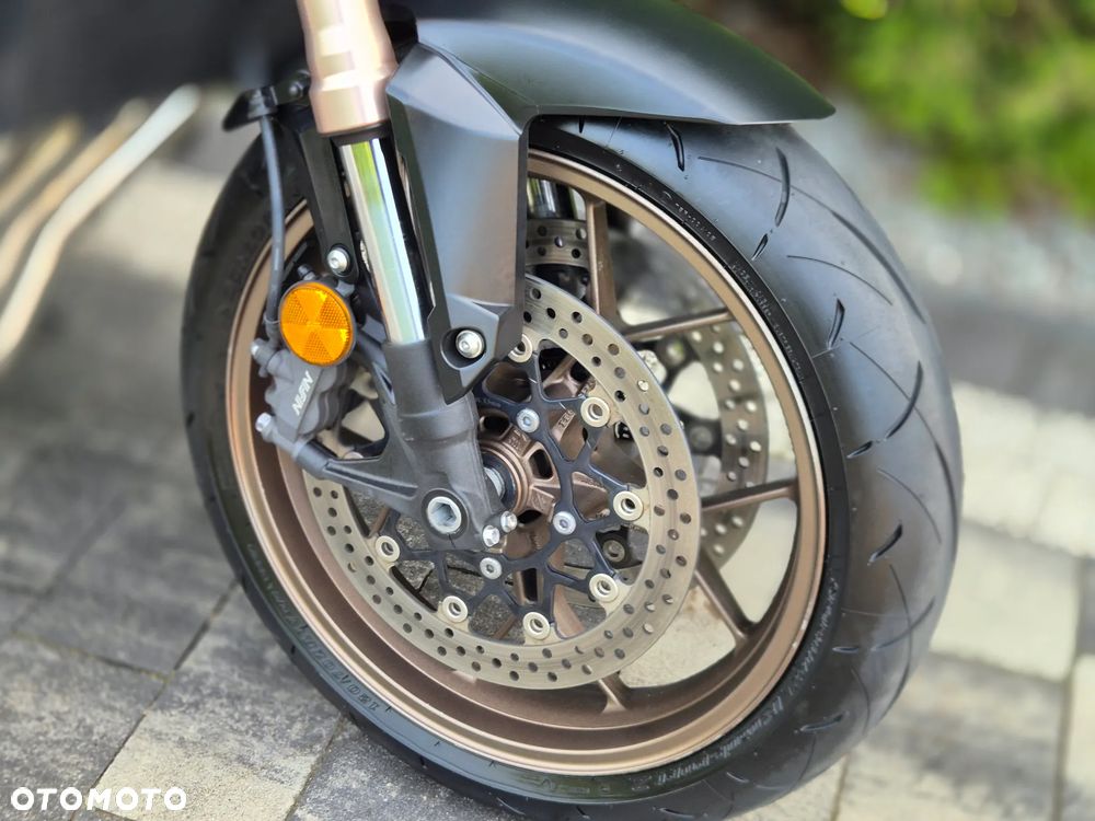 Honda CB - 12