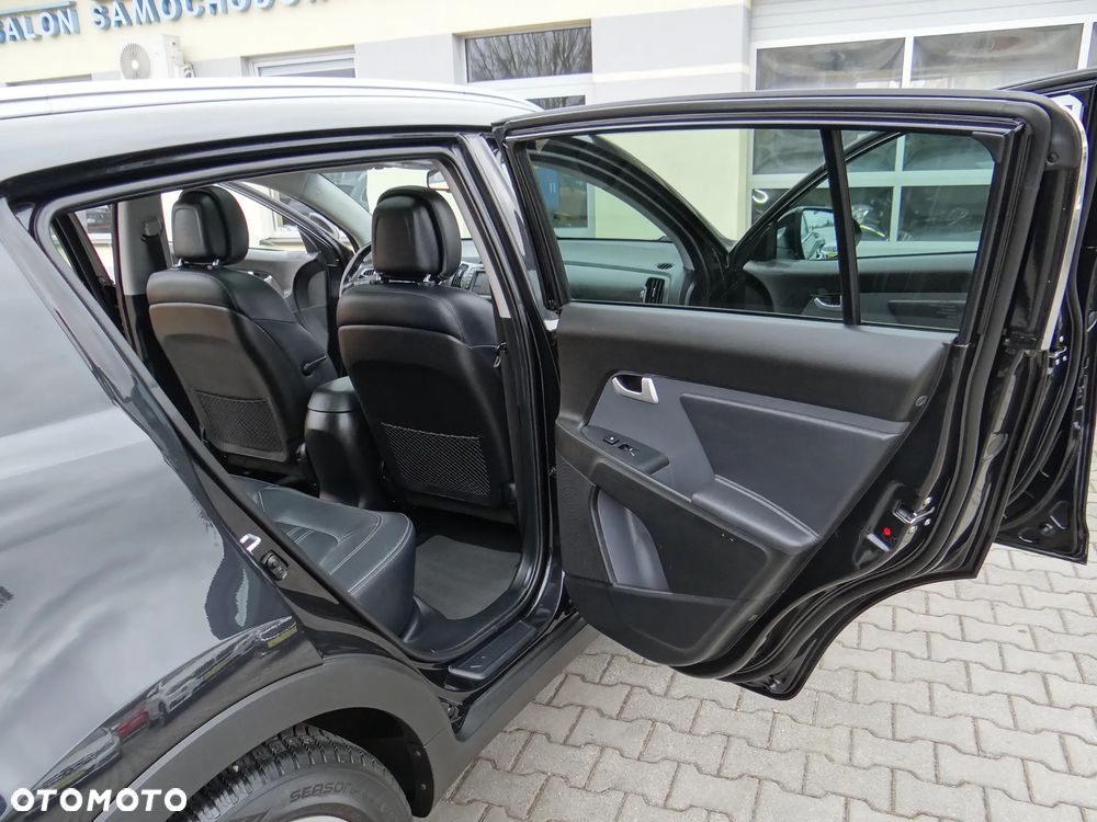 Kia Sportage 2.0 CRDI 4WD Automatik Dream-Team Edition - 36