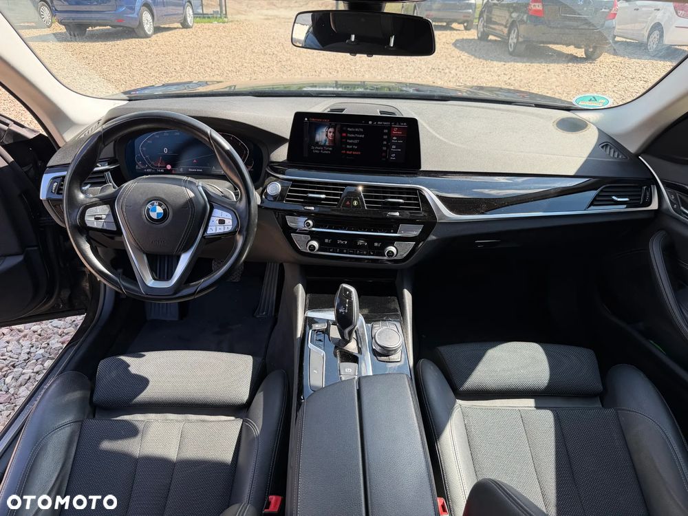 BMW Seria 5 520d Sport Line - 32