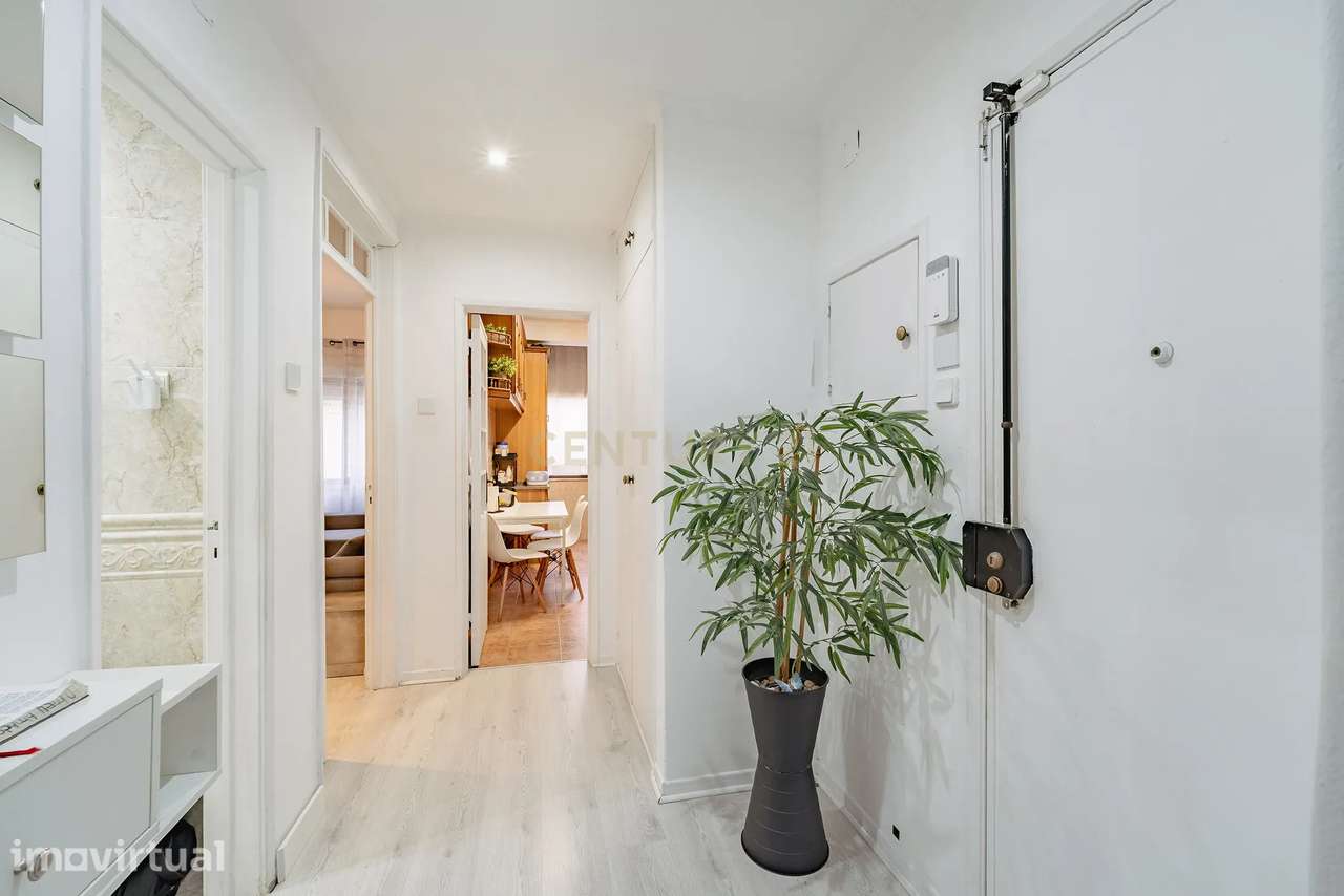 Apartamento semi-Renovado T2 em Seixal, Setúbal - 270.000€ - Grande imagem: 5/24