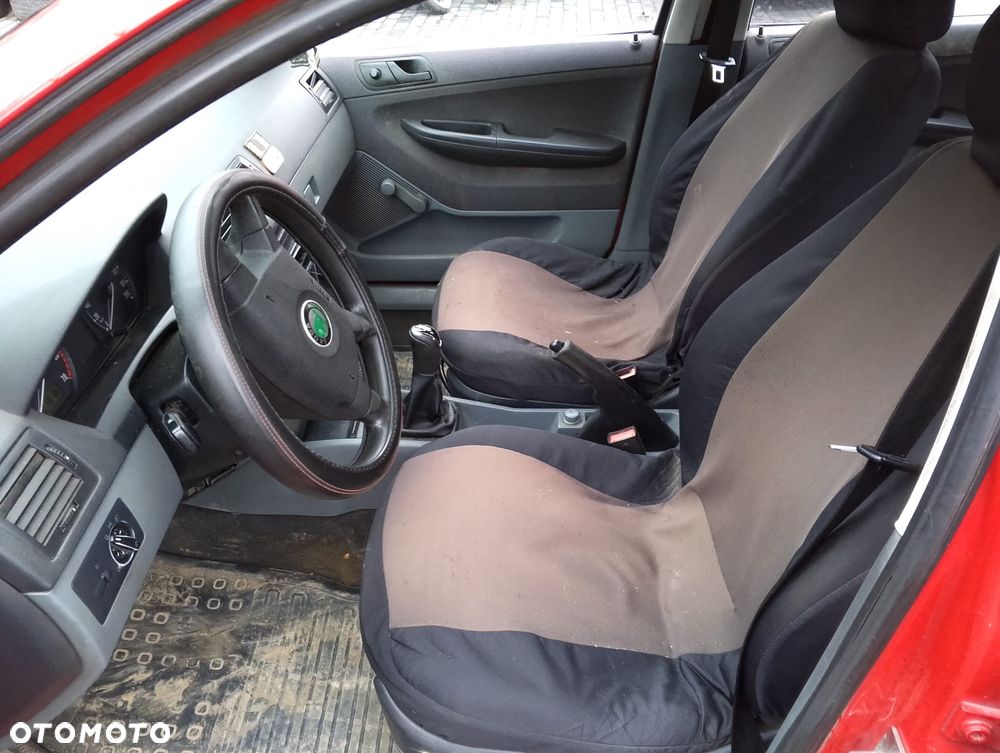 Skoda Fabia 6Y (99-04r.) 1.4 B 68KM. Silnik AME Skrzynia FNK lakier LF3K / 8151 / 8T. Cały na części. GWARANCJA !!!  Przód Tył Zestaw Komplet Drzwi Klapa Zderzak Błotnik Maska Grill Atrapa Szyba Pas Lampa Lusterko Boczki Fotel Kanapa Kokpit Deska Rozdzielcza Przełącznik Włącznik Sterownik Przewody Wiązka Instalacja Moduł Komputer Czujnik Listwa Pompa Alternator Wtryski Głowica Rozrusznik Kompresor Sprzęgło Dwumas Silnik Skrzynia ABS Klimatyzacji Paliwa Wspomagania Kolektor Turbina Przepustnica Zawór Chłodnica Koło Hak Belka Sanki Zawieszenie Mcpherson Półoś Amortyzator Wydech Tłumik Zacisk Most - 8