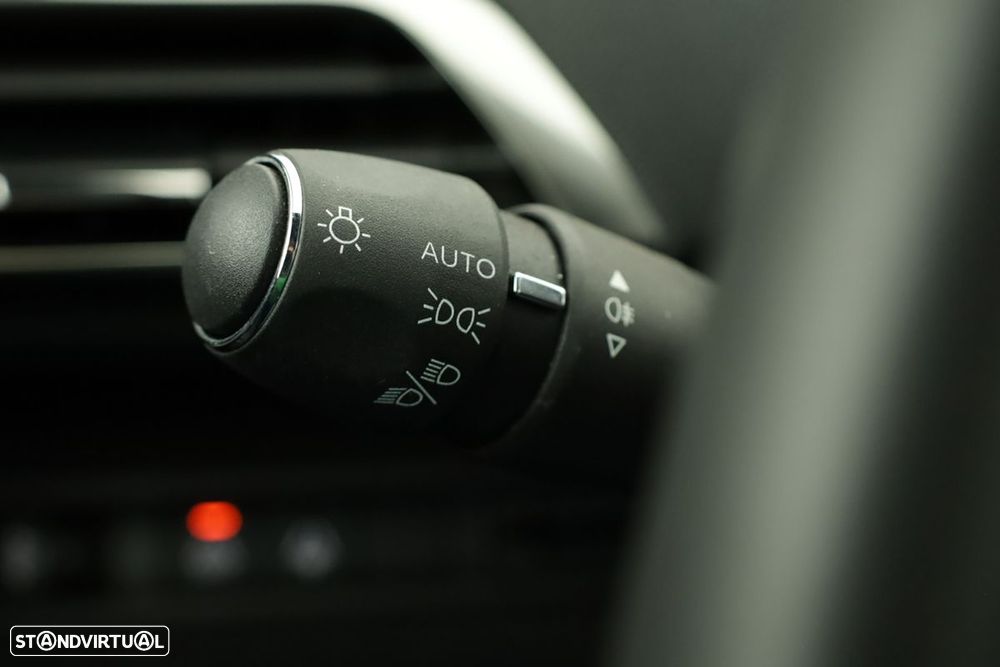 Peugeot 5008 1.2 Hybrid Allure Pack e-DCS6 - 17